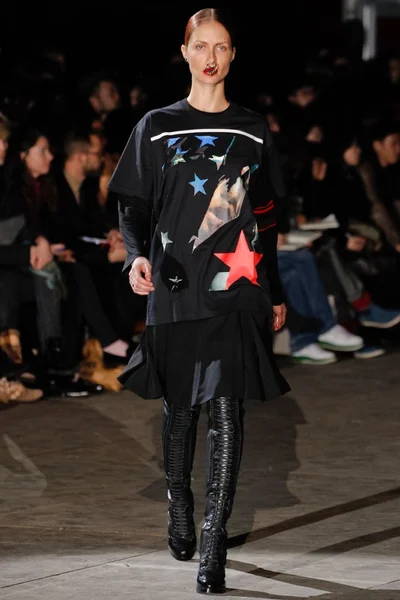 Look 17